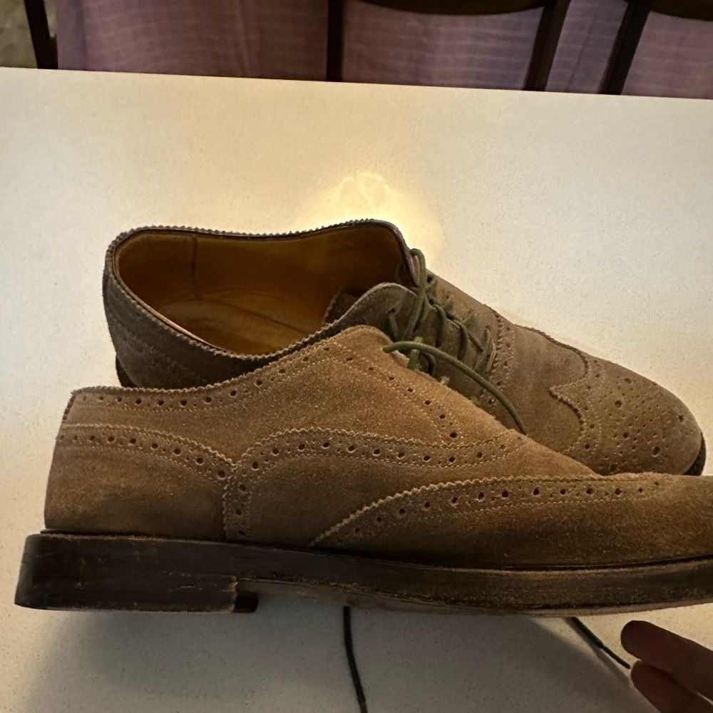 Canali Suede wingtip. Brown in color great condition with solid soles. Size 44 - Picture 2 of 4